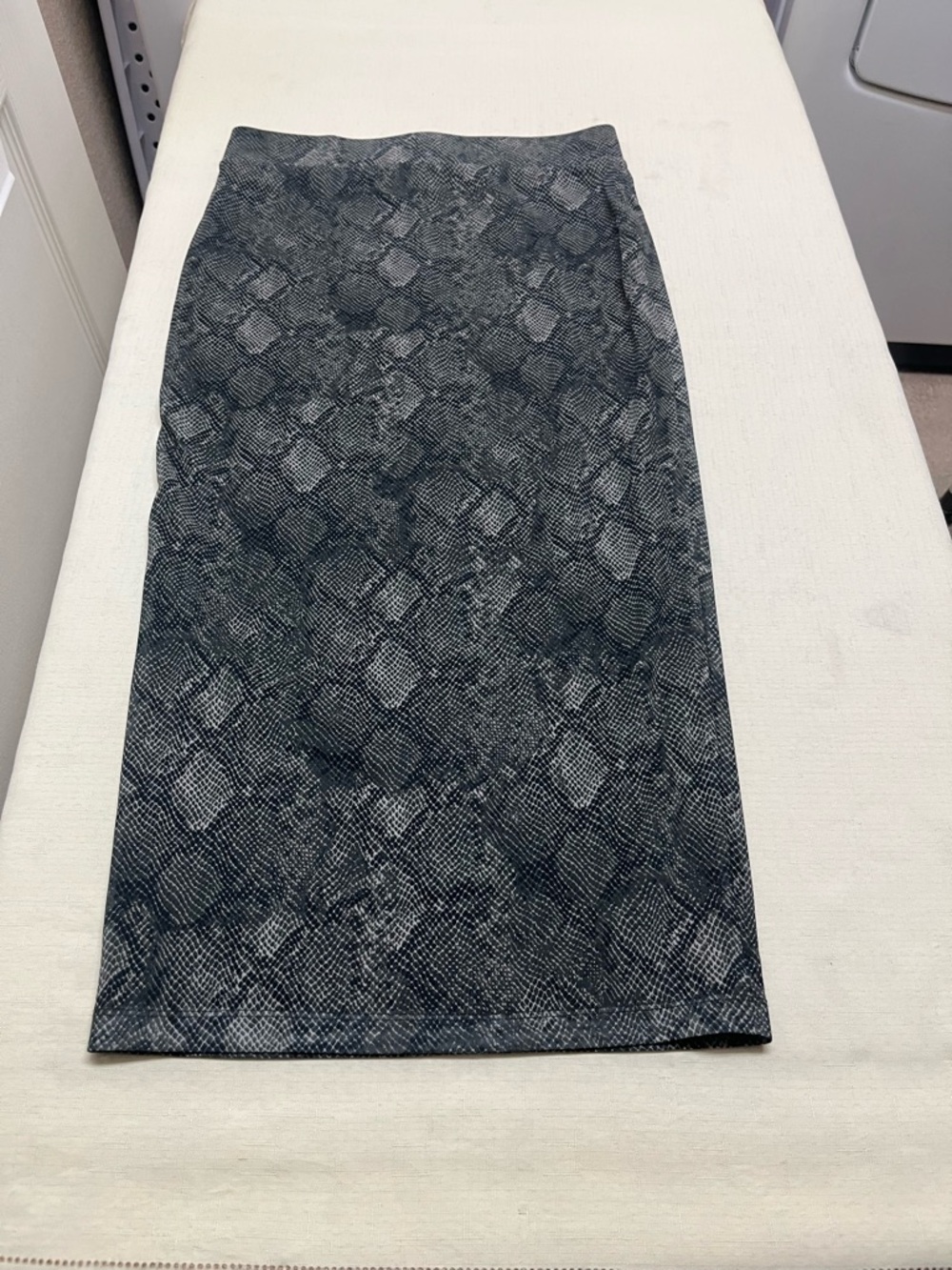 Good American M mesh green snakeskin print midi shirt - Picture 7 of 13